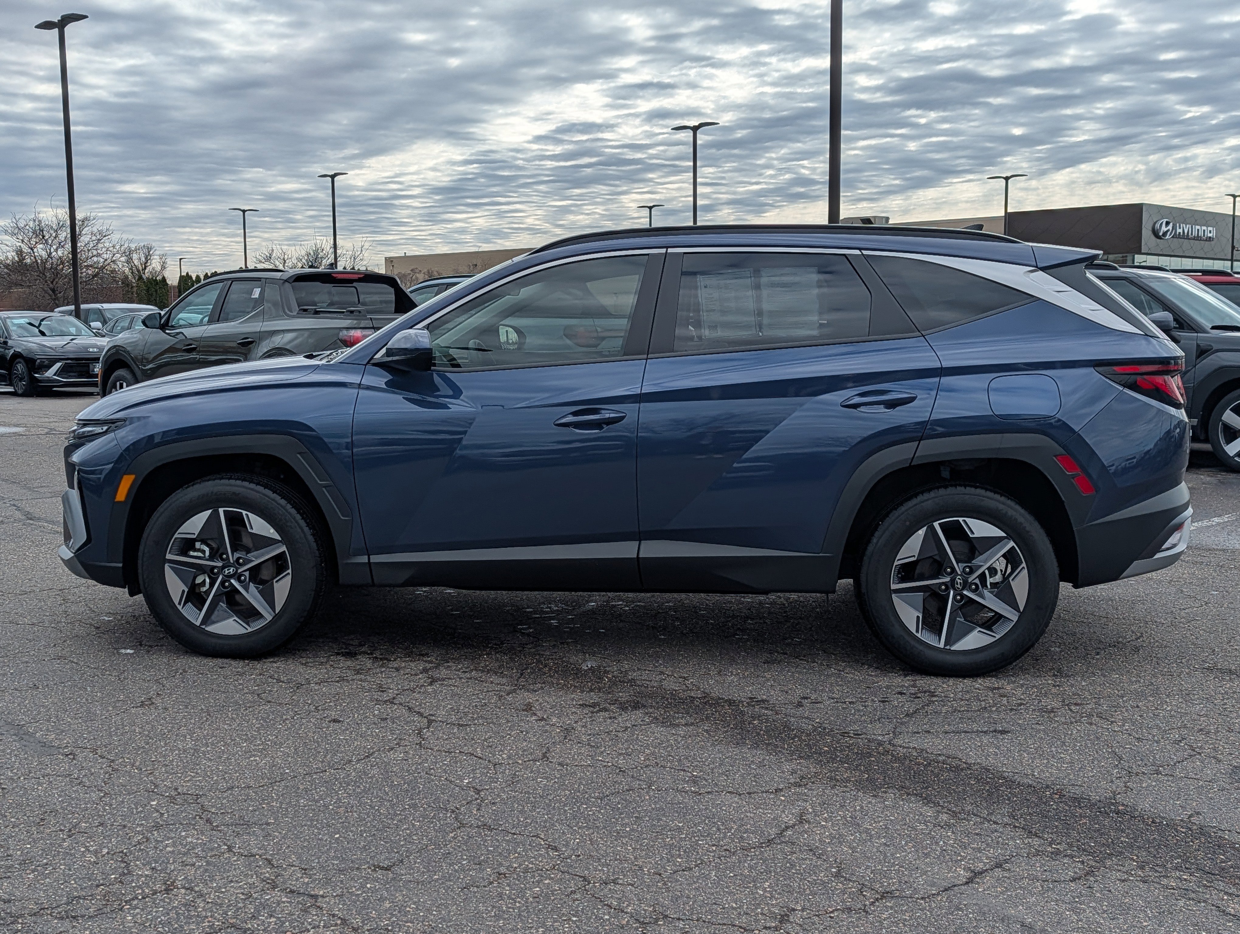 Certified 2025 Hyundai Tucson SEL AWD/4WD image 2