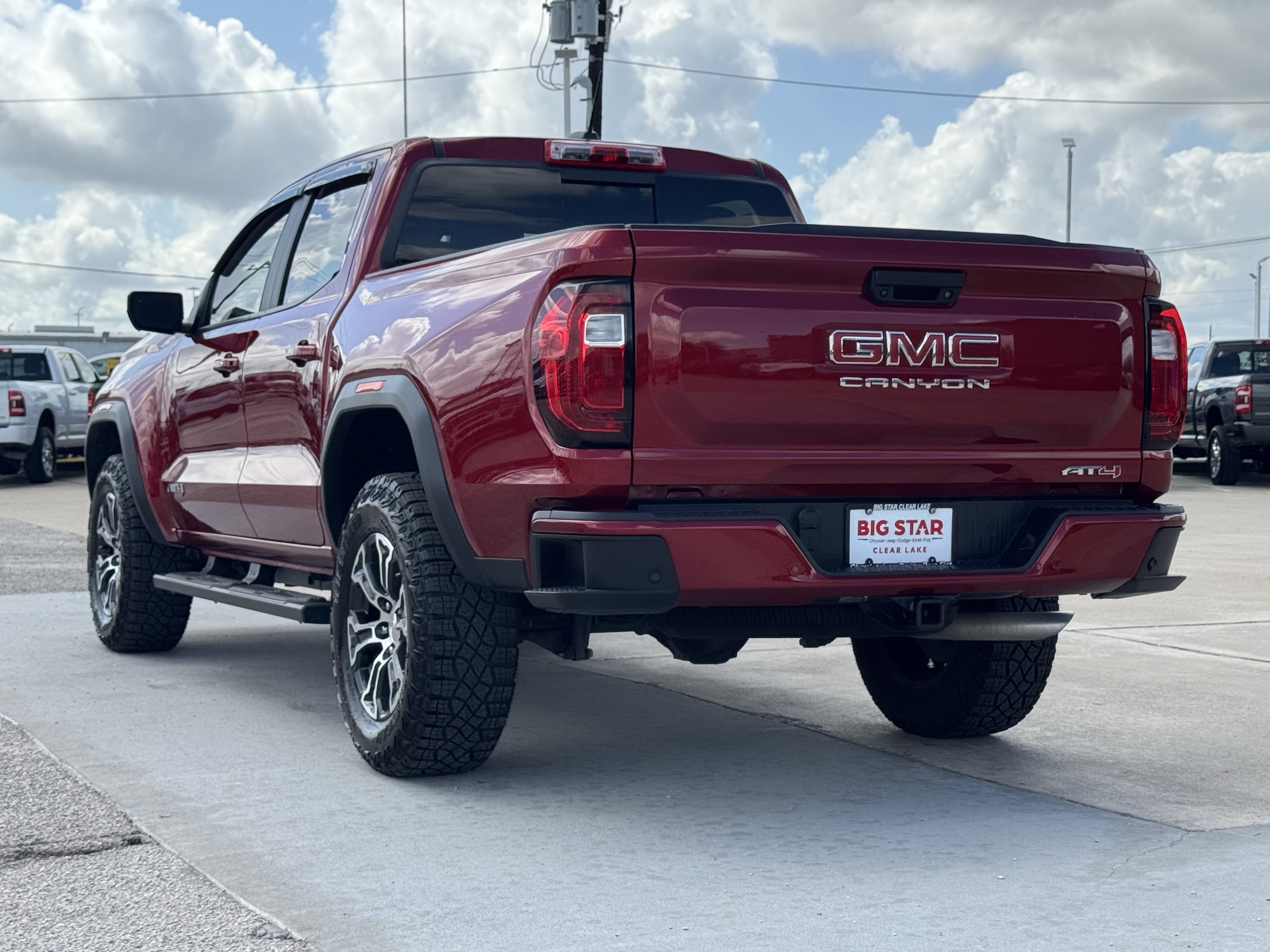 Used 2024 GMC Canyon AT4 w/ Technology Package image 8