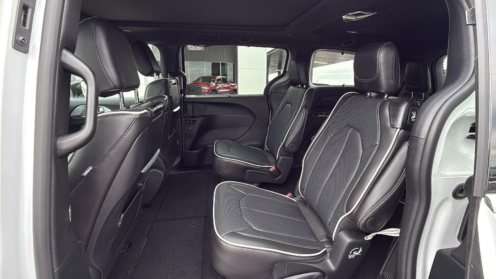 New 2026 Chrysler Pacifica Limited FWD image 16
