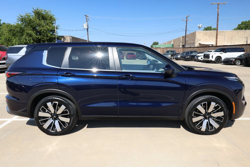 Used 2025 Mitsubishi Outlander SE FWD image 4