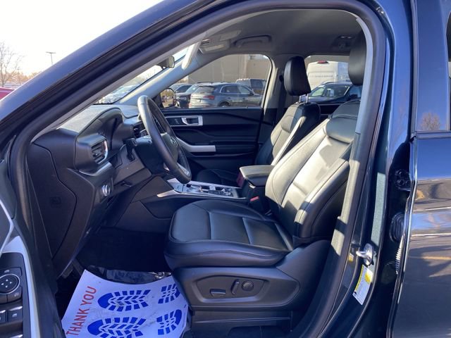 Certified 2022 Ford Explorer XLT w/ Equipment Group 202A image 4