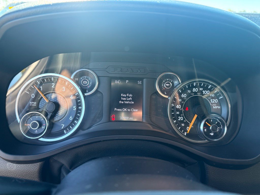 Used 2022 RAM 1500 4x4 Crew Cab image 24