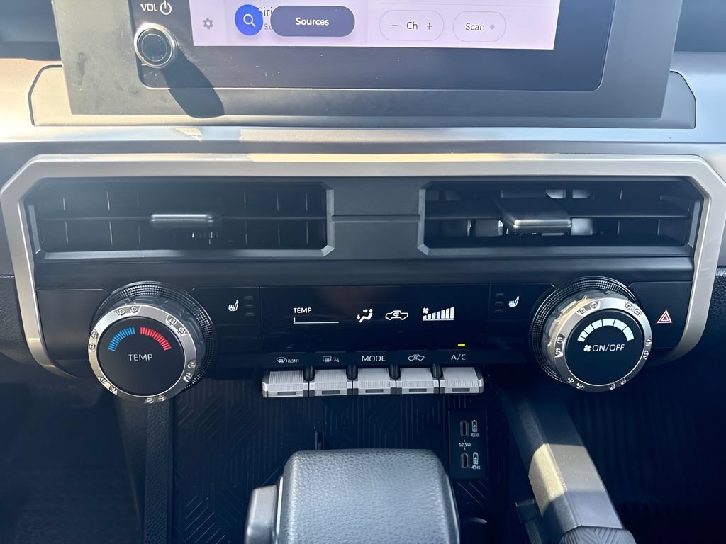 Used 2024 Toyota Tacoma SR5 AWD/4WD image 10