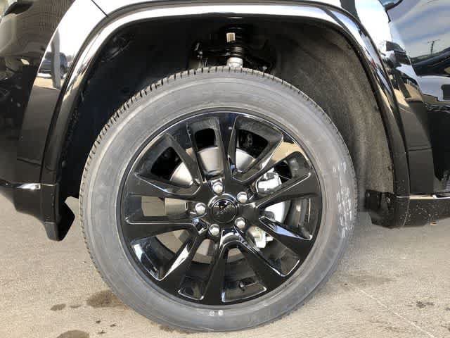 Used 2019 Jeep Grand Cherokee Altitude AWD/4WD image 17
