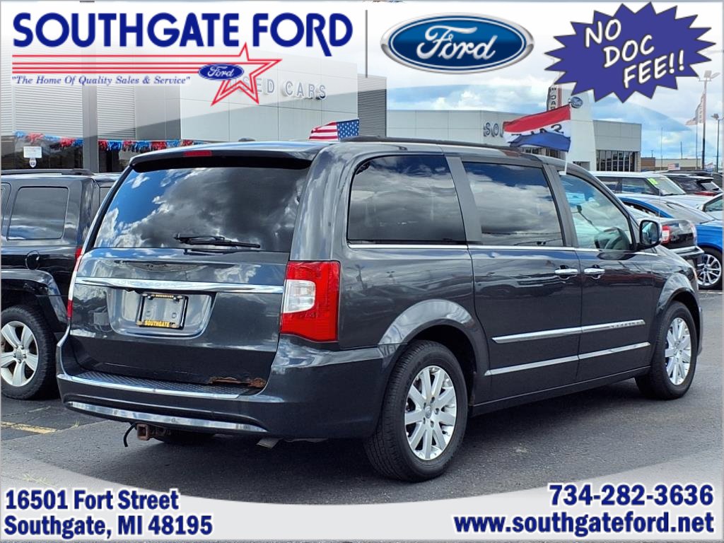 Used 2012 Chrysler Town & Country Touring-L w/ Driver Convenience Group image 2
