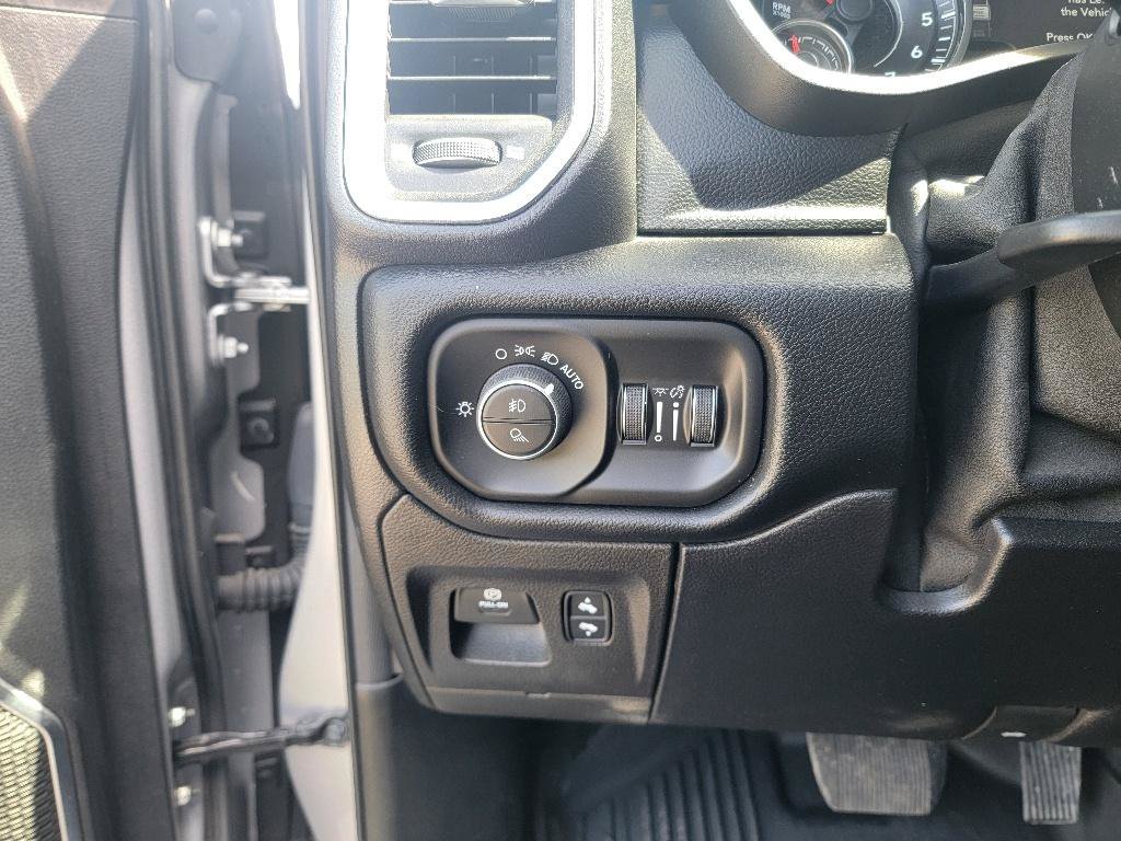 Used 2019 RAM 1500 Laramie w/ Sport Appearance Package AWD/4WD image 15