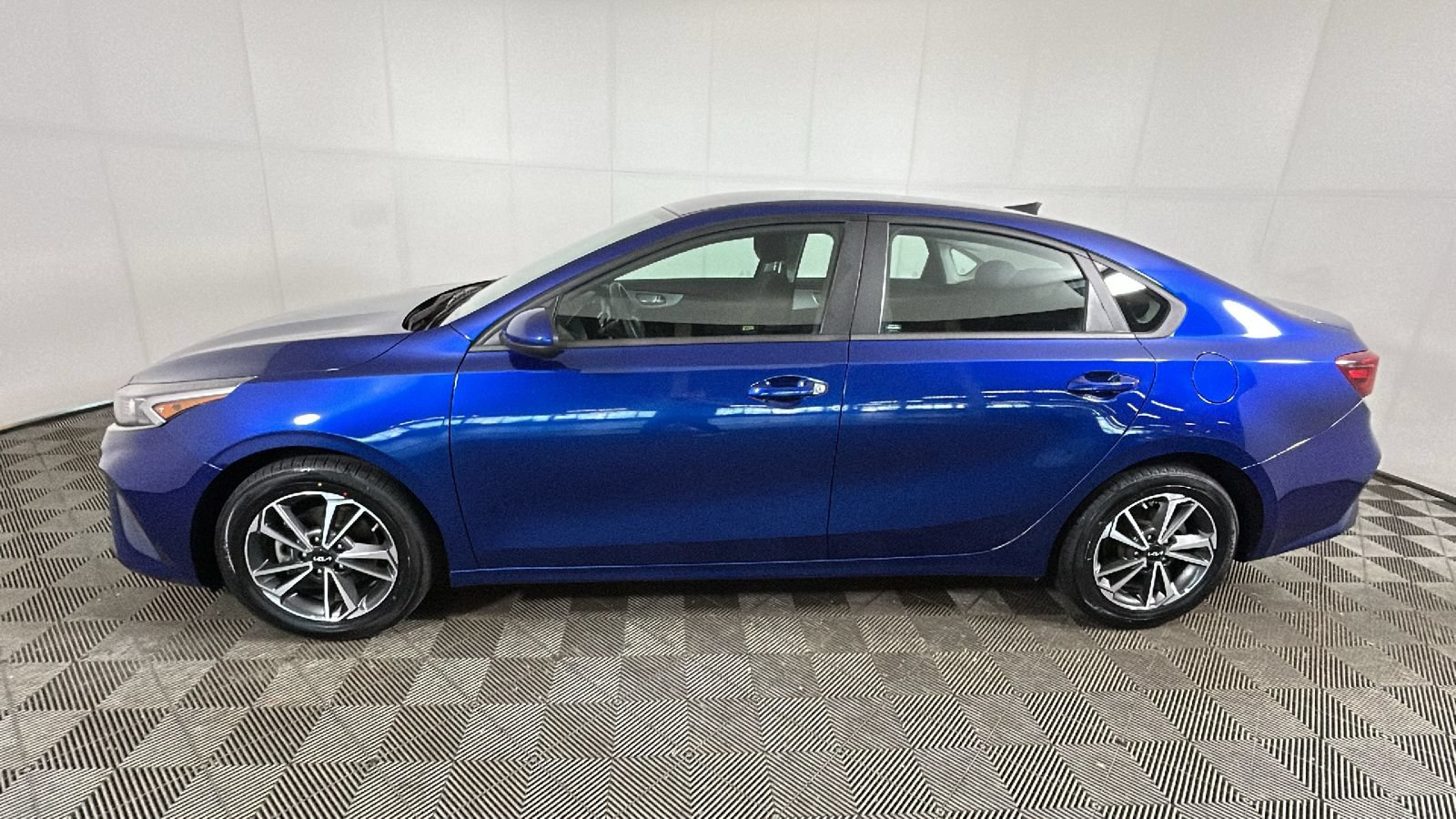 Used 2022 Kia Forte LXS FWD image 6