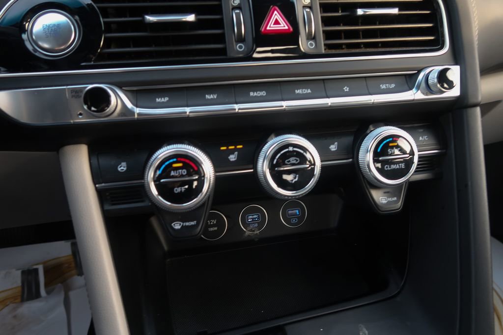 Used 2023 Genesis G70 2.0T image 35