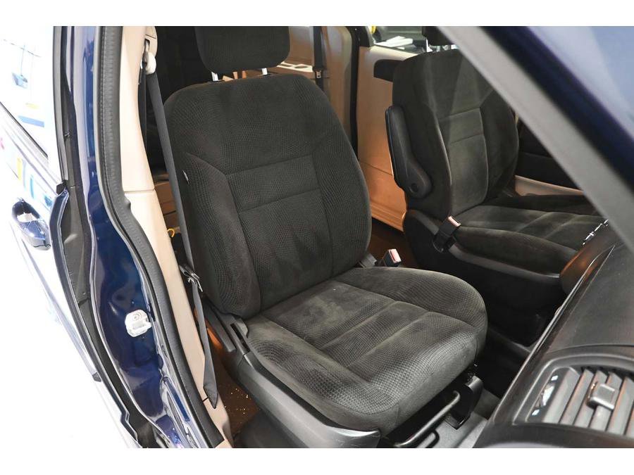 Used 2017 Dodge Grand Caravan SE w/ Power Window Group image 16