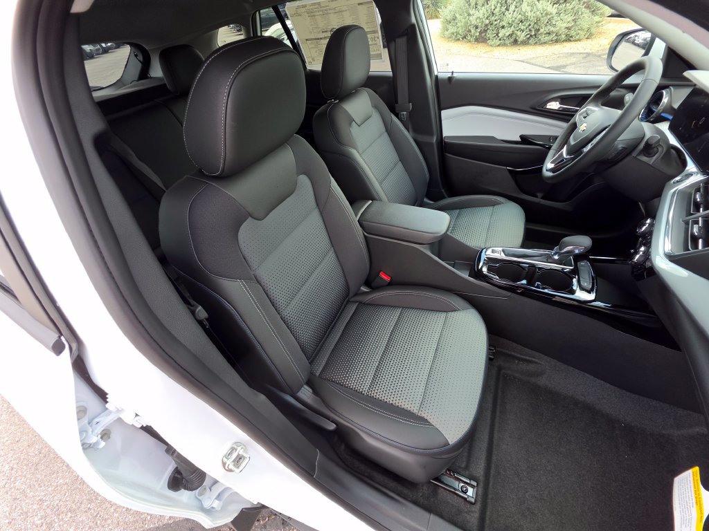 New 2026 Chevrolet Trax LT w/ Driver Confidence Package FWD image 12