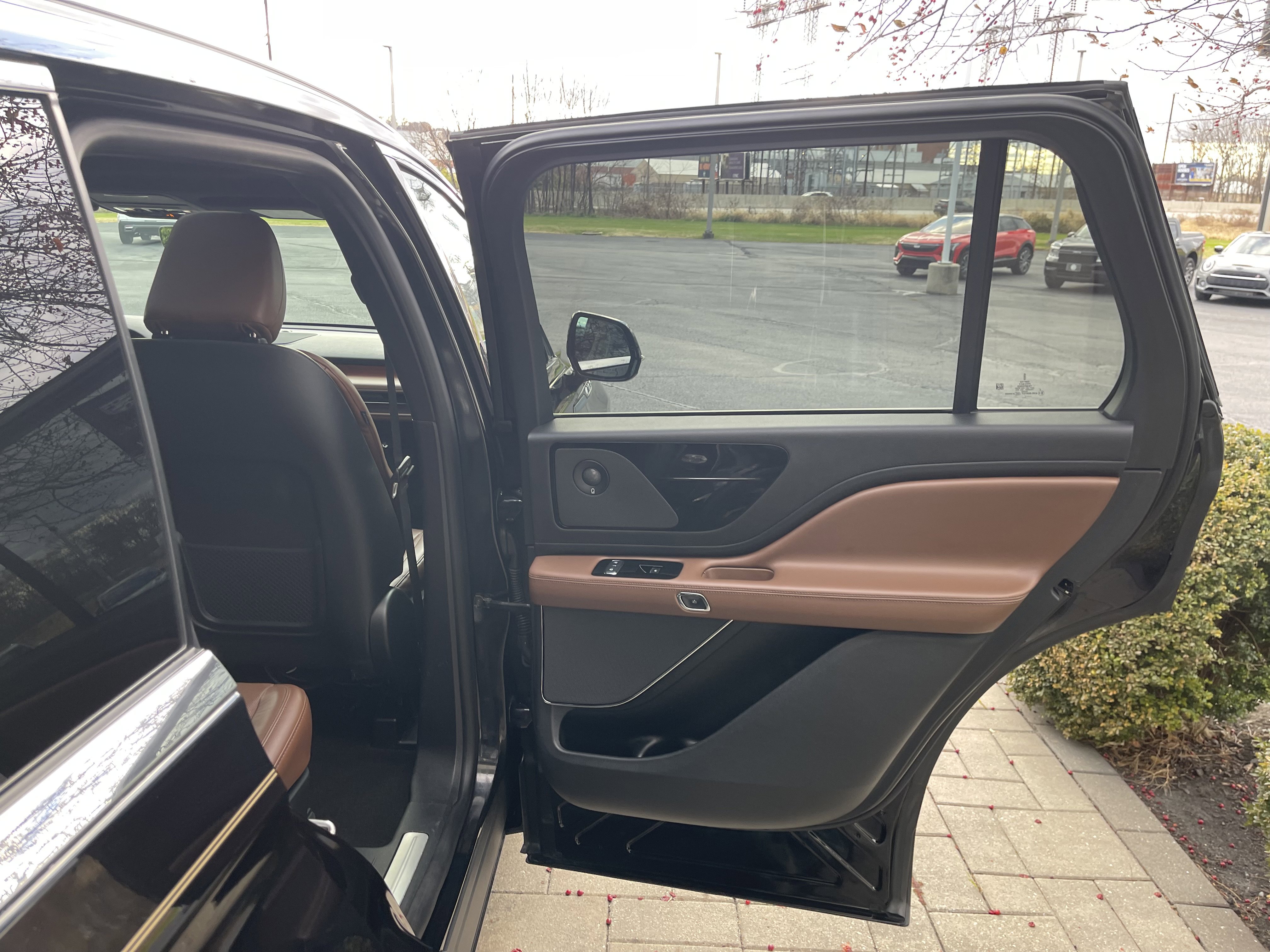 Used 2021 Lincoln Aviator Reserve w/ Equipment Group 201A image 24