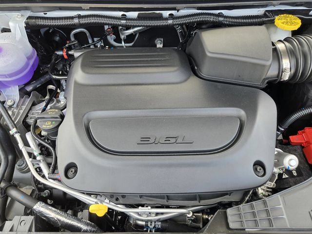 New 2026 Chrysler Pacifica Limited w/ Uconnect Theater Family Group FWD image 22