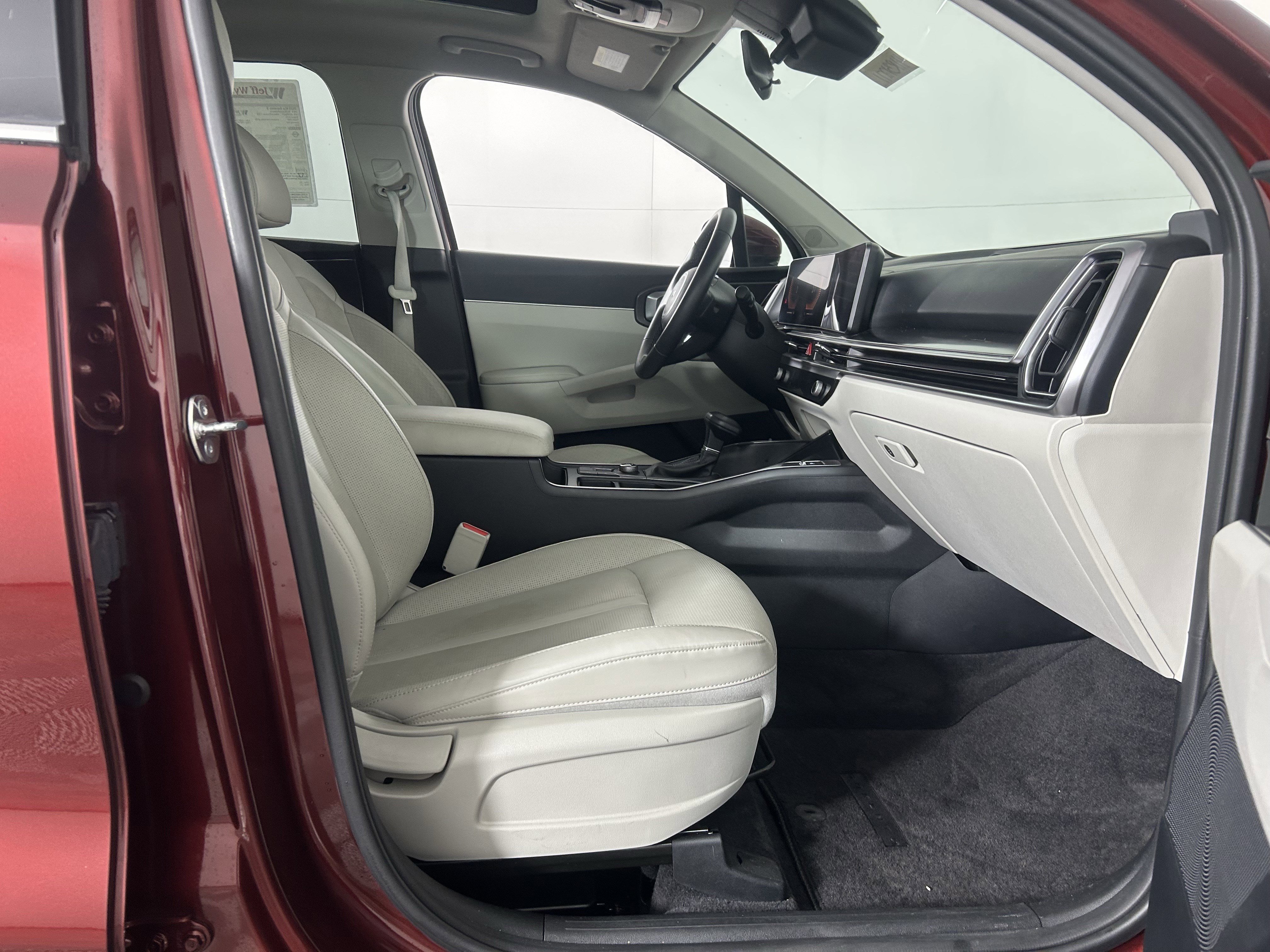 Used 2025 Kia Sorento S w/ Panoramic Sunroof Package image 42