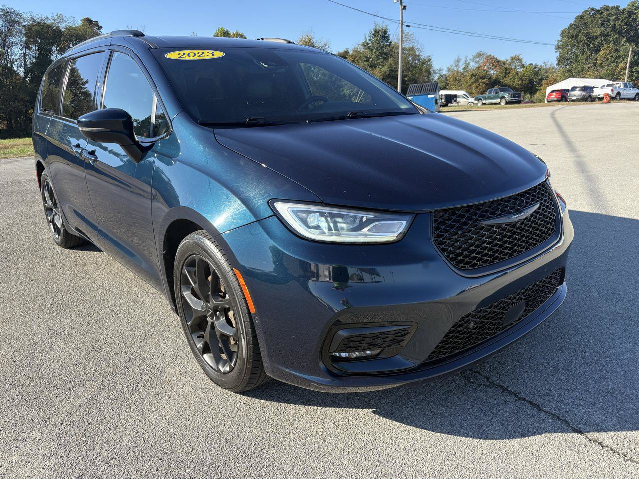 Used 2023 Chrysler Pacifica Touring-L w/ S Appearance Package FWD image 1