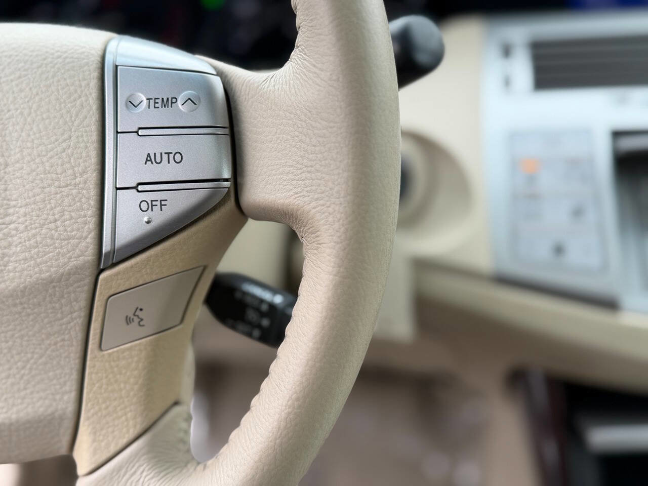 Used 2008 Toyota Avalon XLS image 54