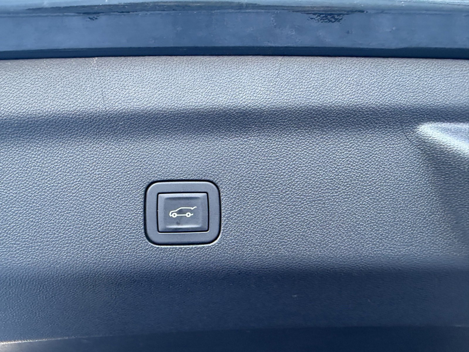 Used 2025 Chevrolet Suburban Z71 w/ Z71 Off-Road Package image 14