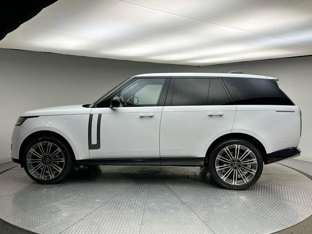 New 2025 Land Rover Range Rover SE image 2