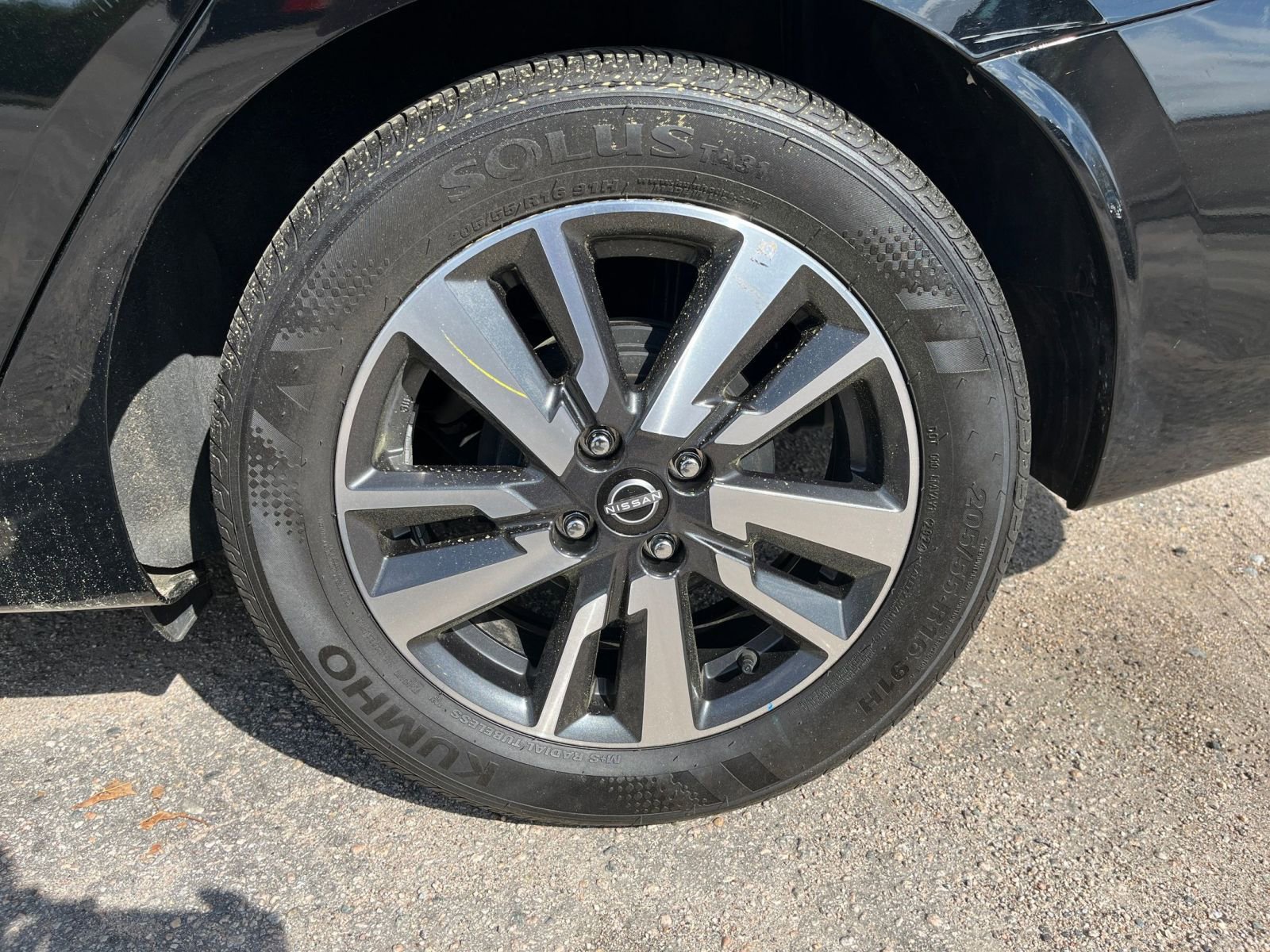 Used 2025 Nissan Versa SV image 27