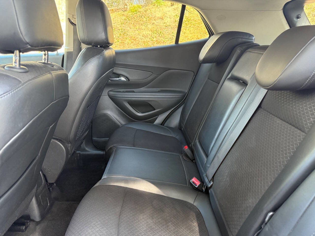 Used 2021 Buick Encore Preferred image 15