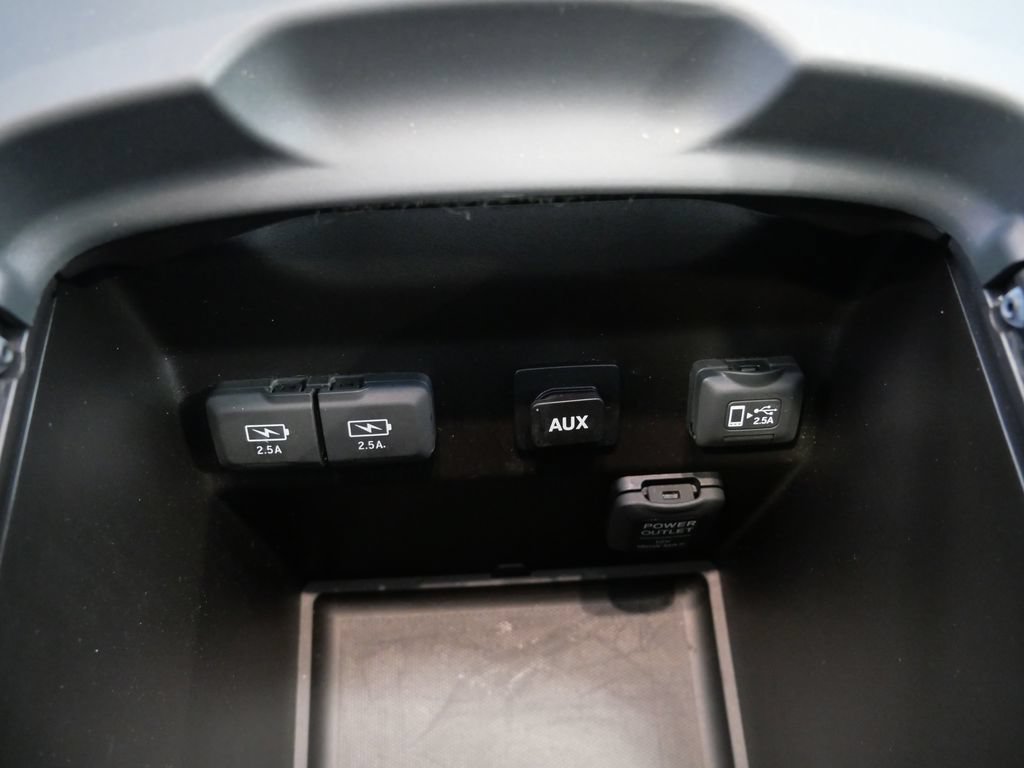 Used 2018 Acura MDX w/ Technology Package AWD/4WD image 24