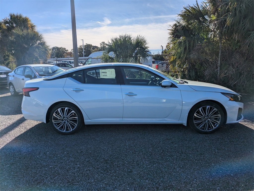 New 2025 Nissan Altima 2.5 SL image 2