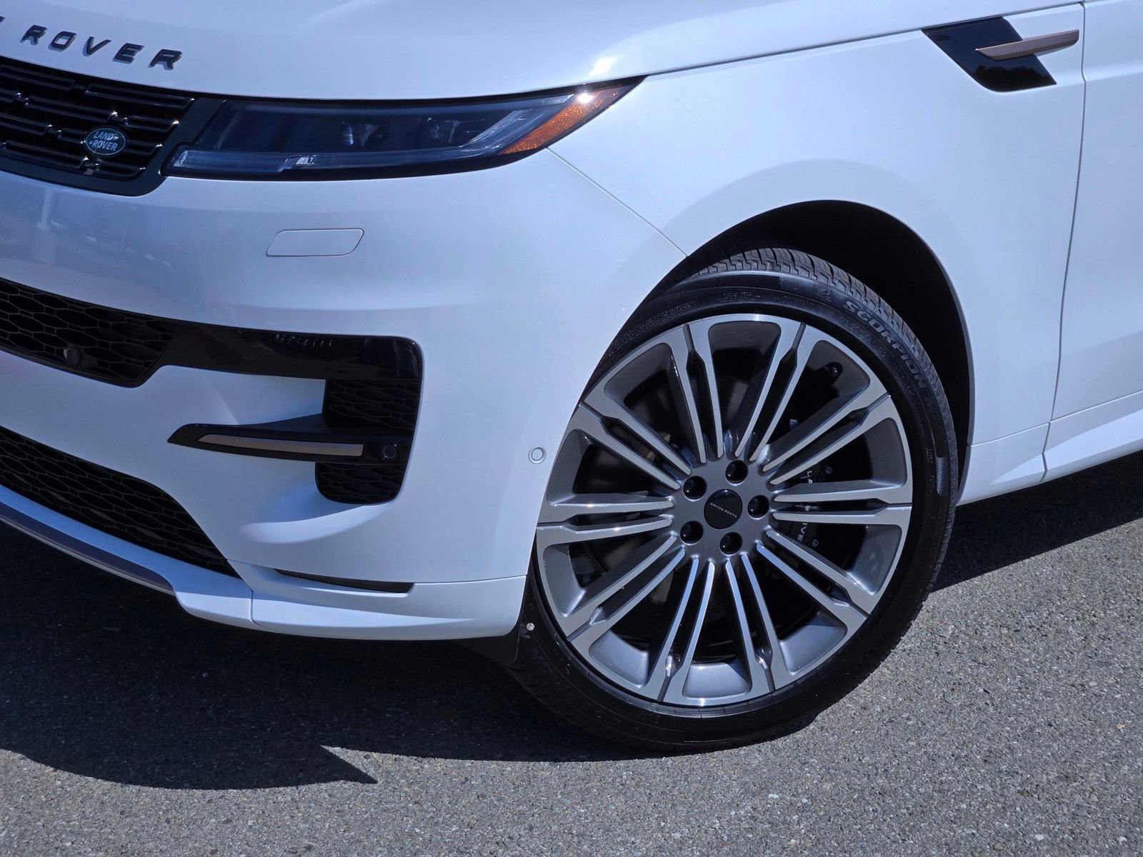 New 2026 Land Rover Range Rover Sport Dynamic SE AWD/4WD image 6