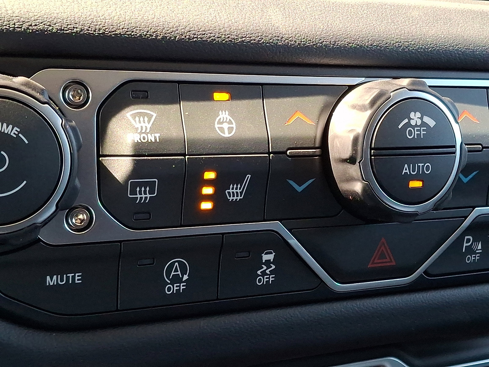 Used 2026 Jeep Wrangler Sahara AWD/4WD image 22