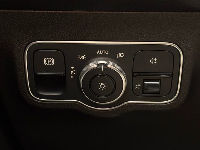 Used 2021 Mercedes-Benz GLB 250 4MATIC image 39