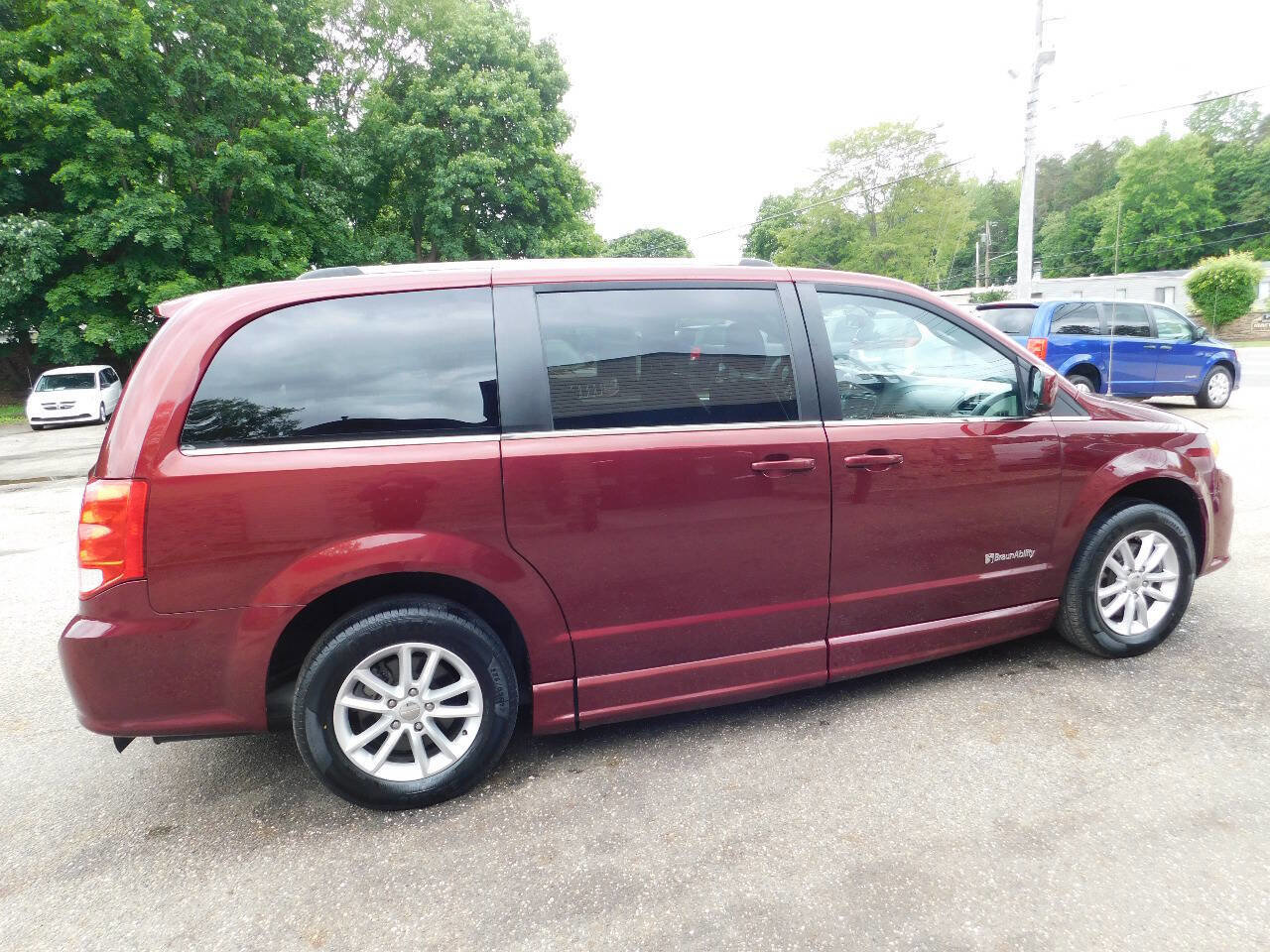 Used 2018 Dodge Grand Caravan SXT image 17