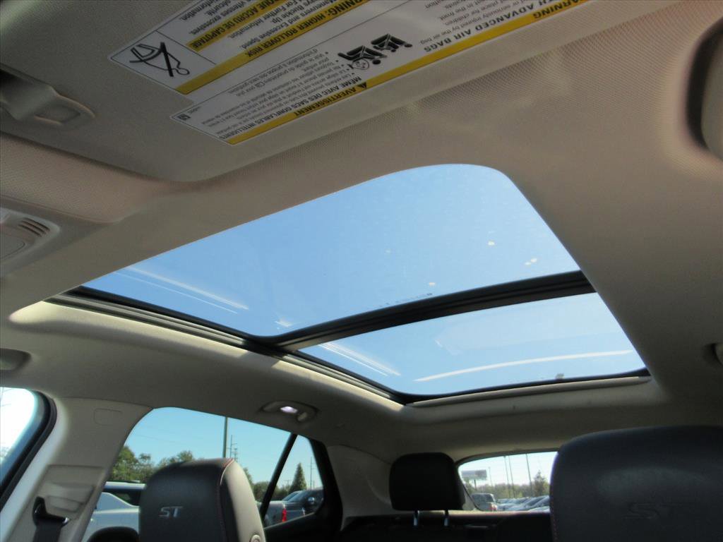 Used 2023 Buick Envision Essence w/ Sport Touring Package image 25