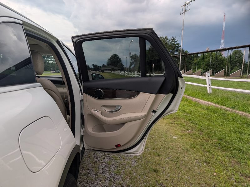 Used 2018 Mercedes-Benz GLC 300 4MATIC image 12