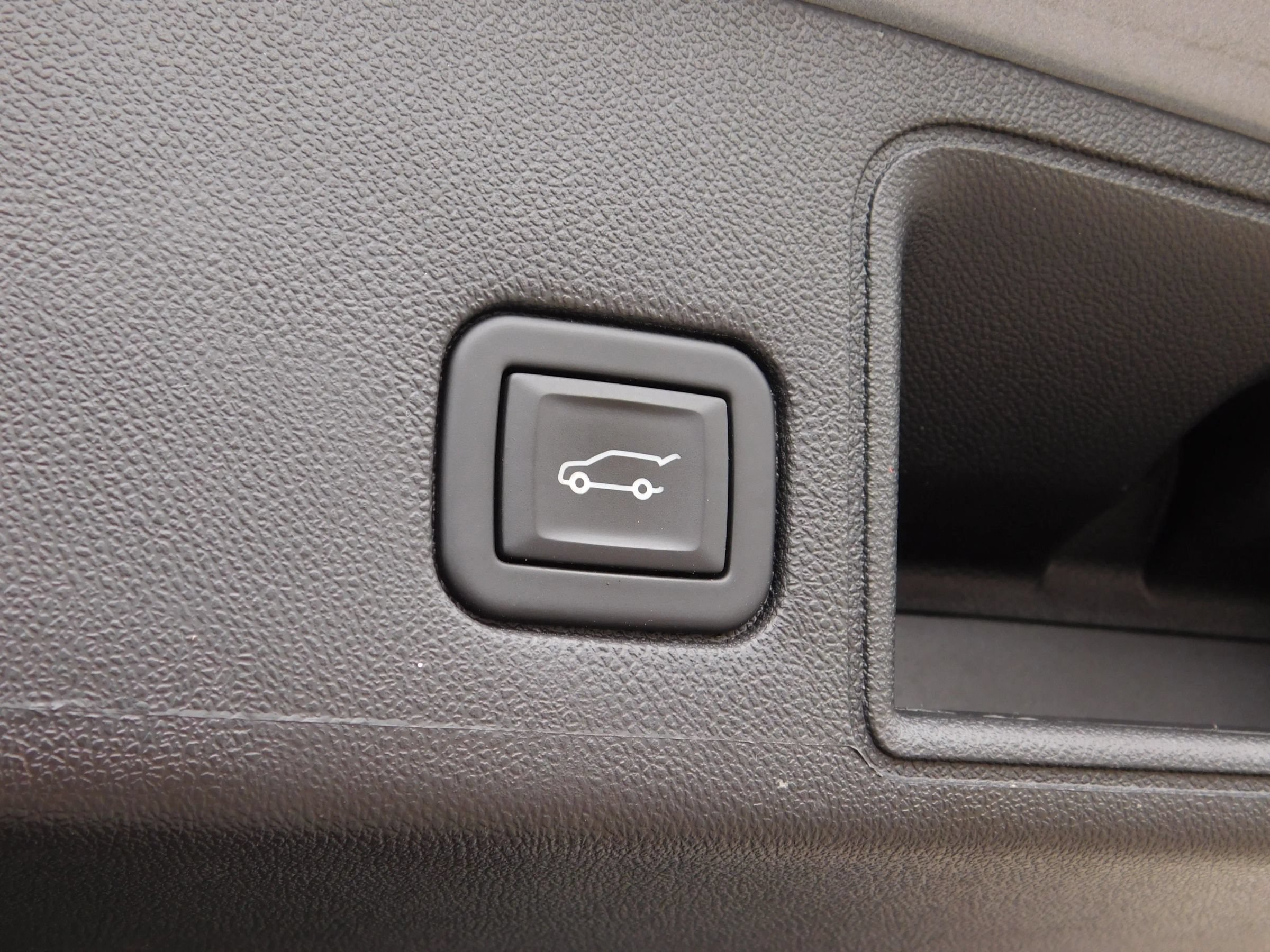 Used 2024 GMC Terrain SLT AWD/4WD image 9