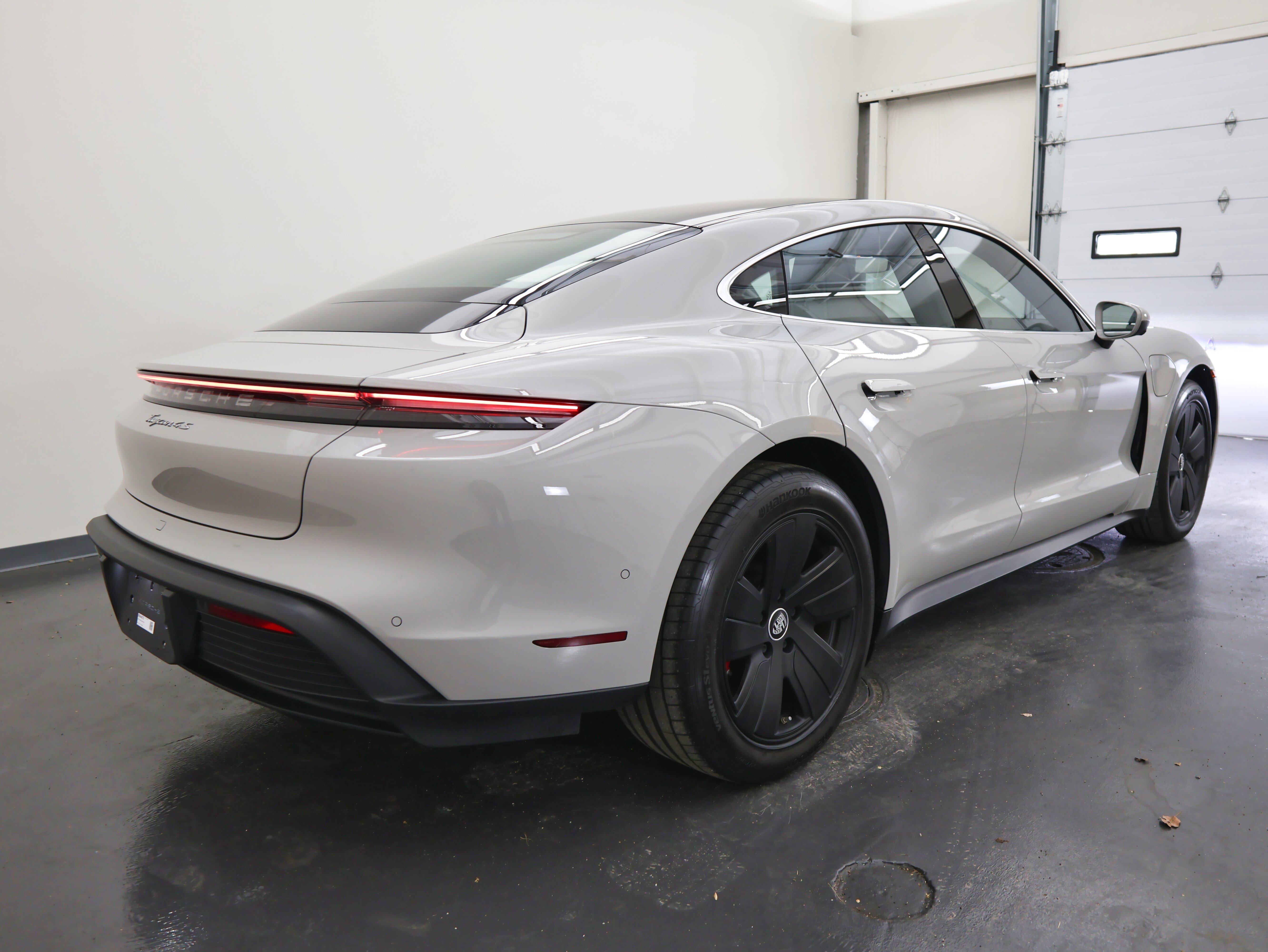 Used 2022 Porsche Taycan 4S image 3