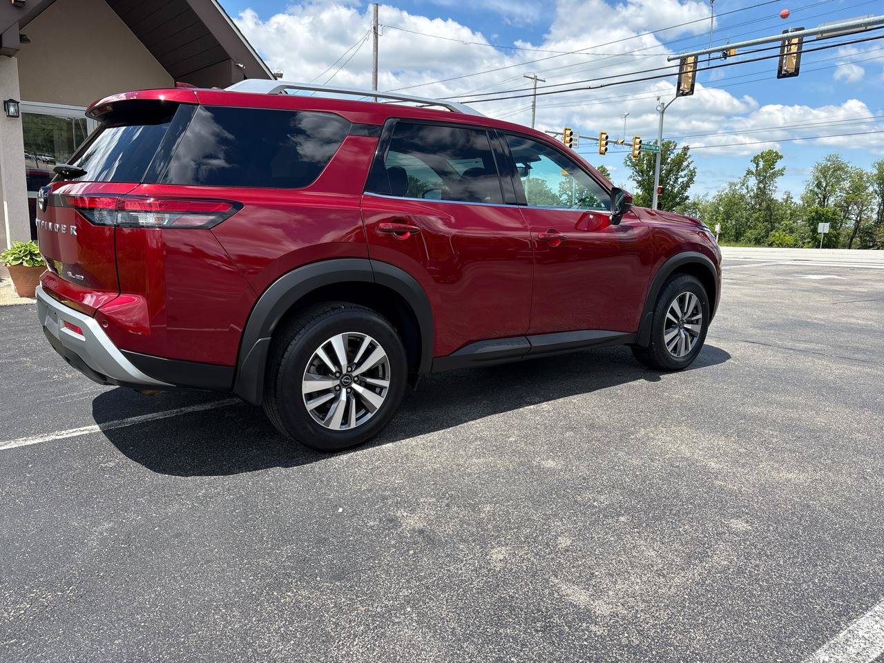 Used 2022 Nissan Pathfinder SL AWD/4WD image 5