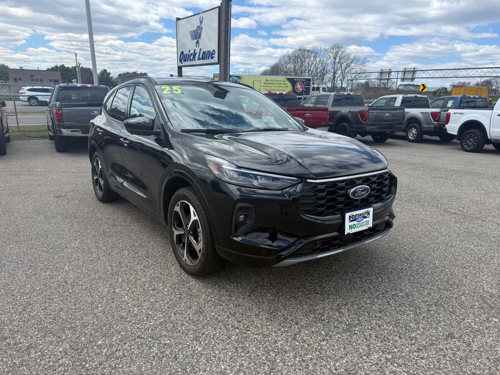 Used 2025 Ford Escape ST-Line Elite w/ Premium Technology Package AWD/4WD image 1