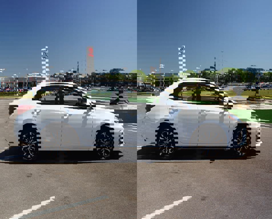 Used 2018 Toyota Corolla SE FWD image 19