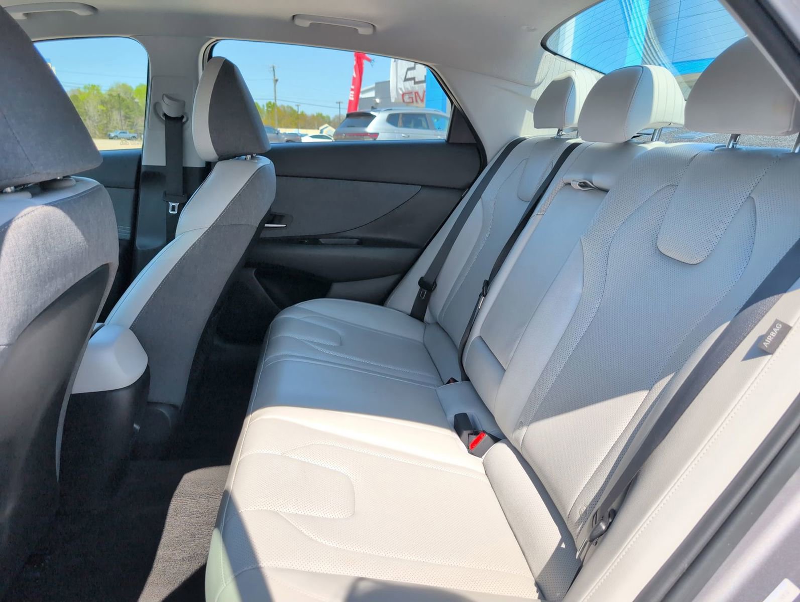 Used 2025 Hyundai Elantra Limited image 32