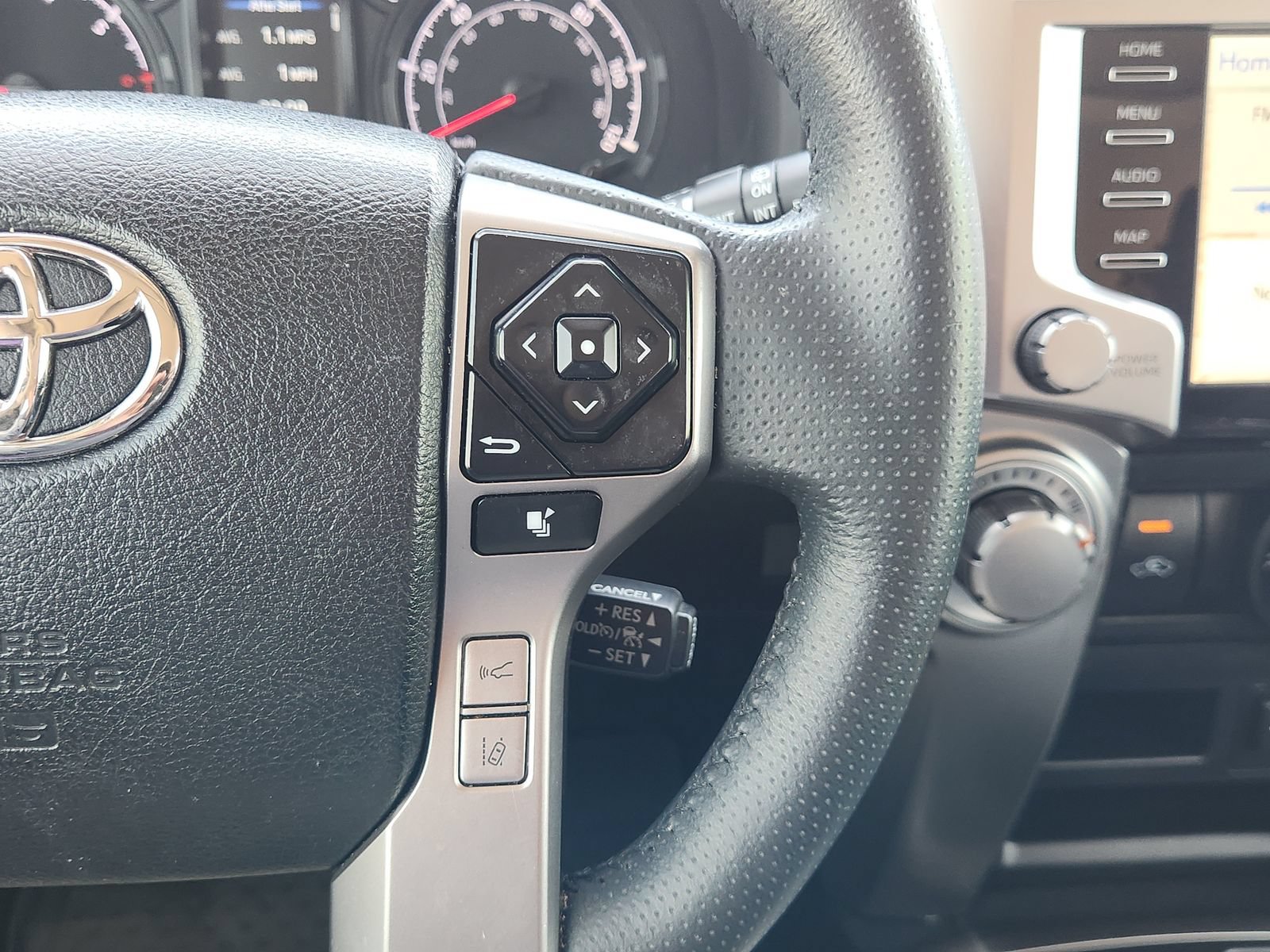 Used 2022 Toyota 4Runner SR5 Premium w/ Moonroof Package RWD image 34