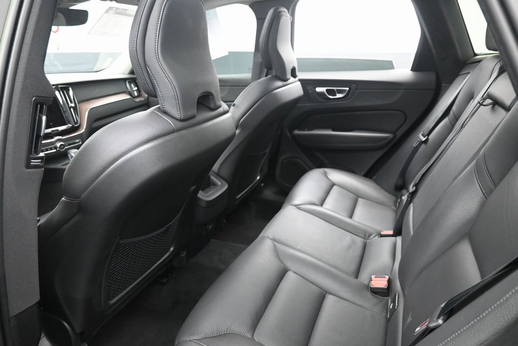 Used 2023 Volvo XC60 B5 Plus image 34