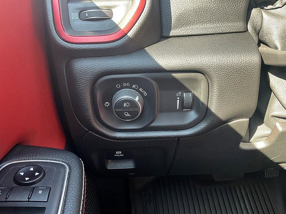 Used 2020 RAM 1500 Rebel image 17