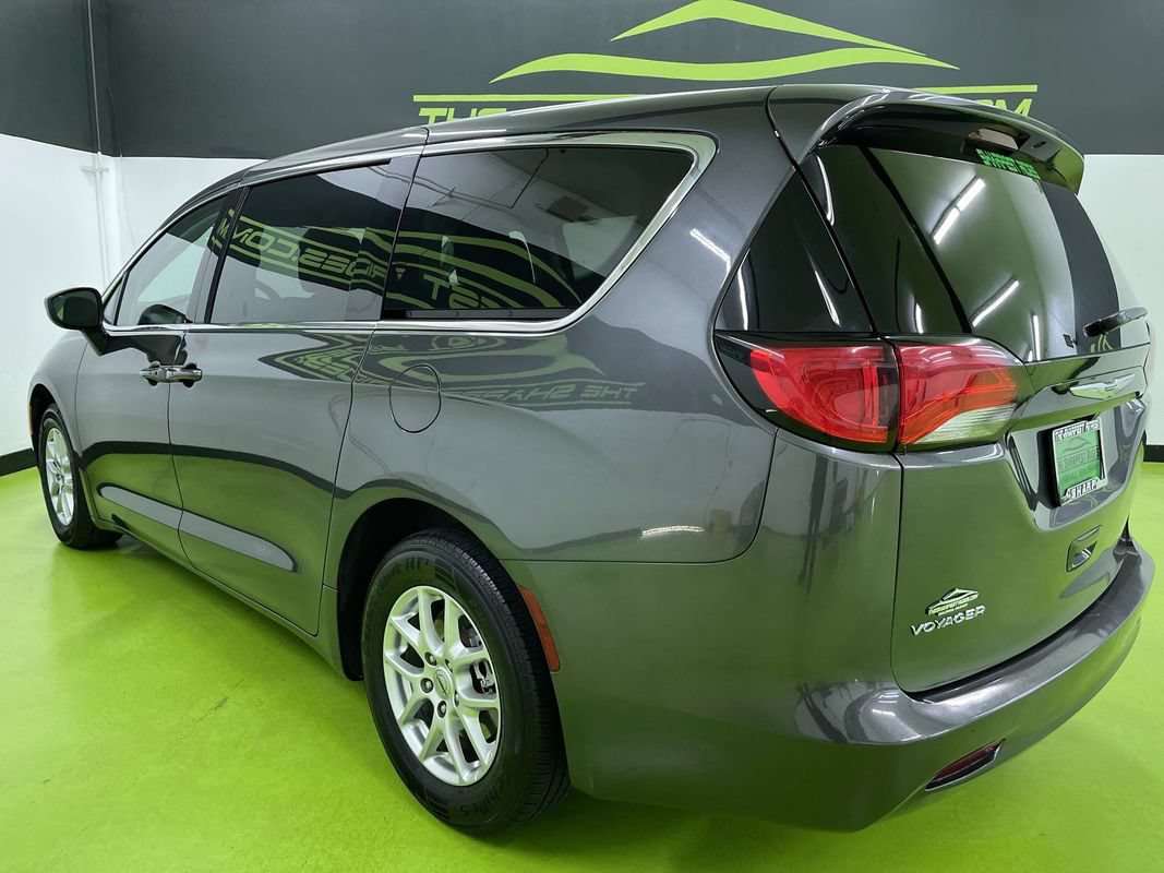 Used 2023 Chrysler Voyager LX FWD image 7