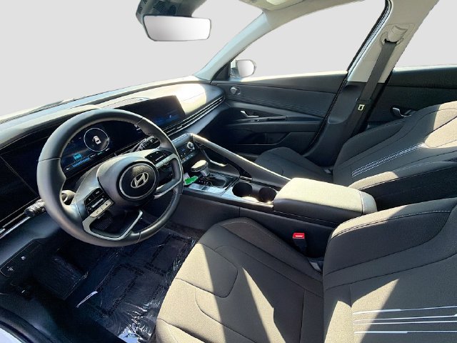 Used 2025 Hyundai Elantra SEL FWD image 21
