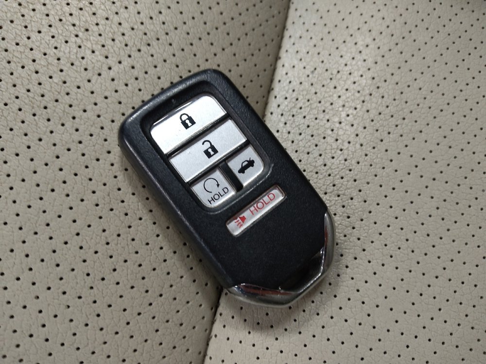 Used 2017 Honda Accord Touring image 32