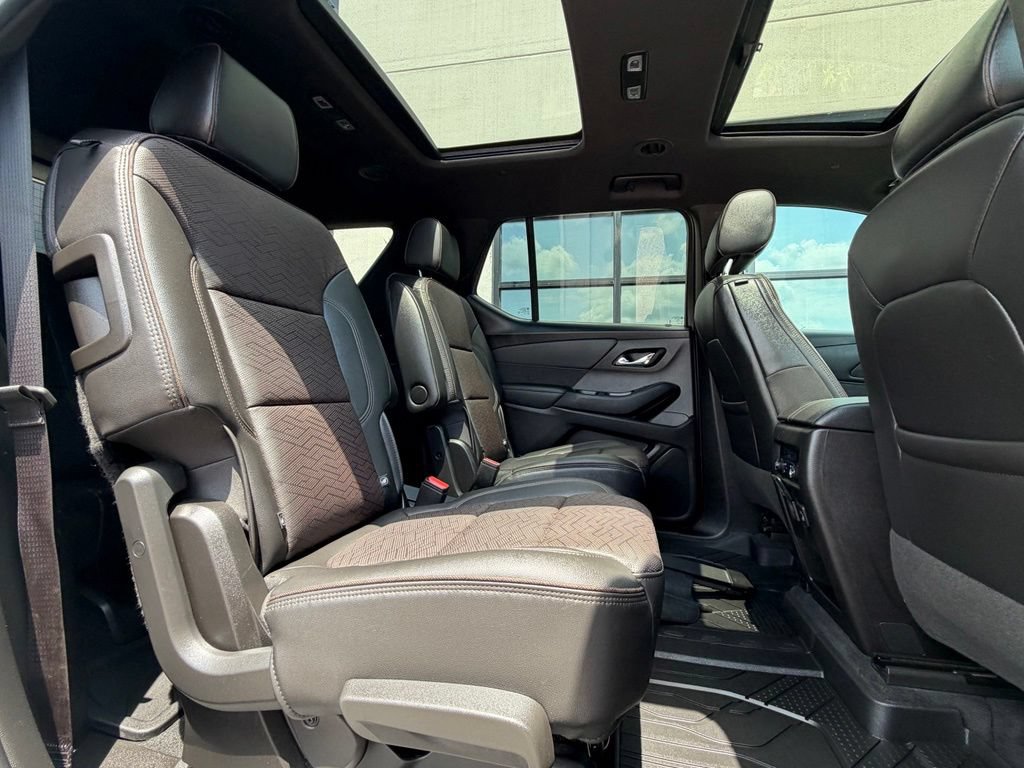 Used 2022 Chevrolet Traverse High Country w/ LPO, Cargo Package AWD/4WD image 21