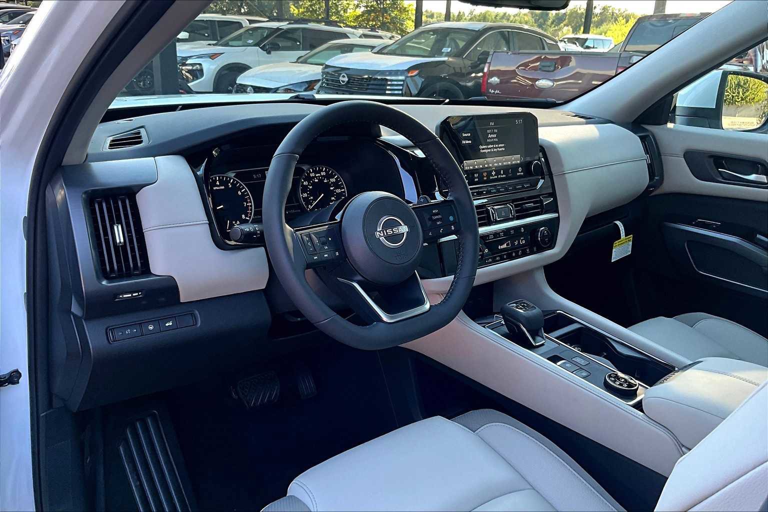 New 2025 Nissan Pathfinder SL image 10