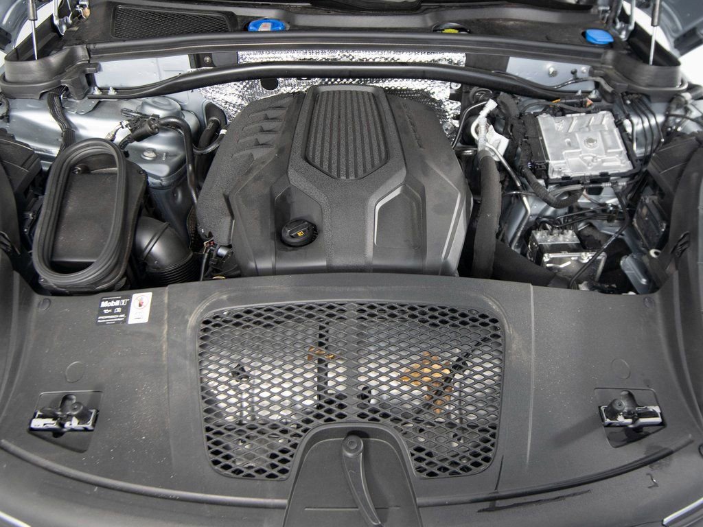 Certified 2025 Porsche Macan image 39