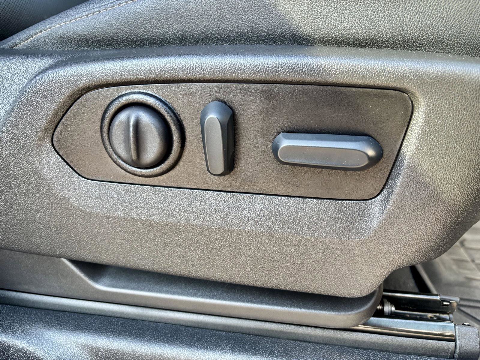 Used 2022 Chevrolet Silverado 2500 LTZ w/ LTZ Texas Edition image 13