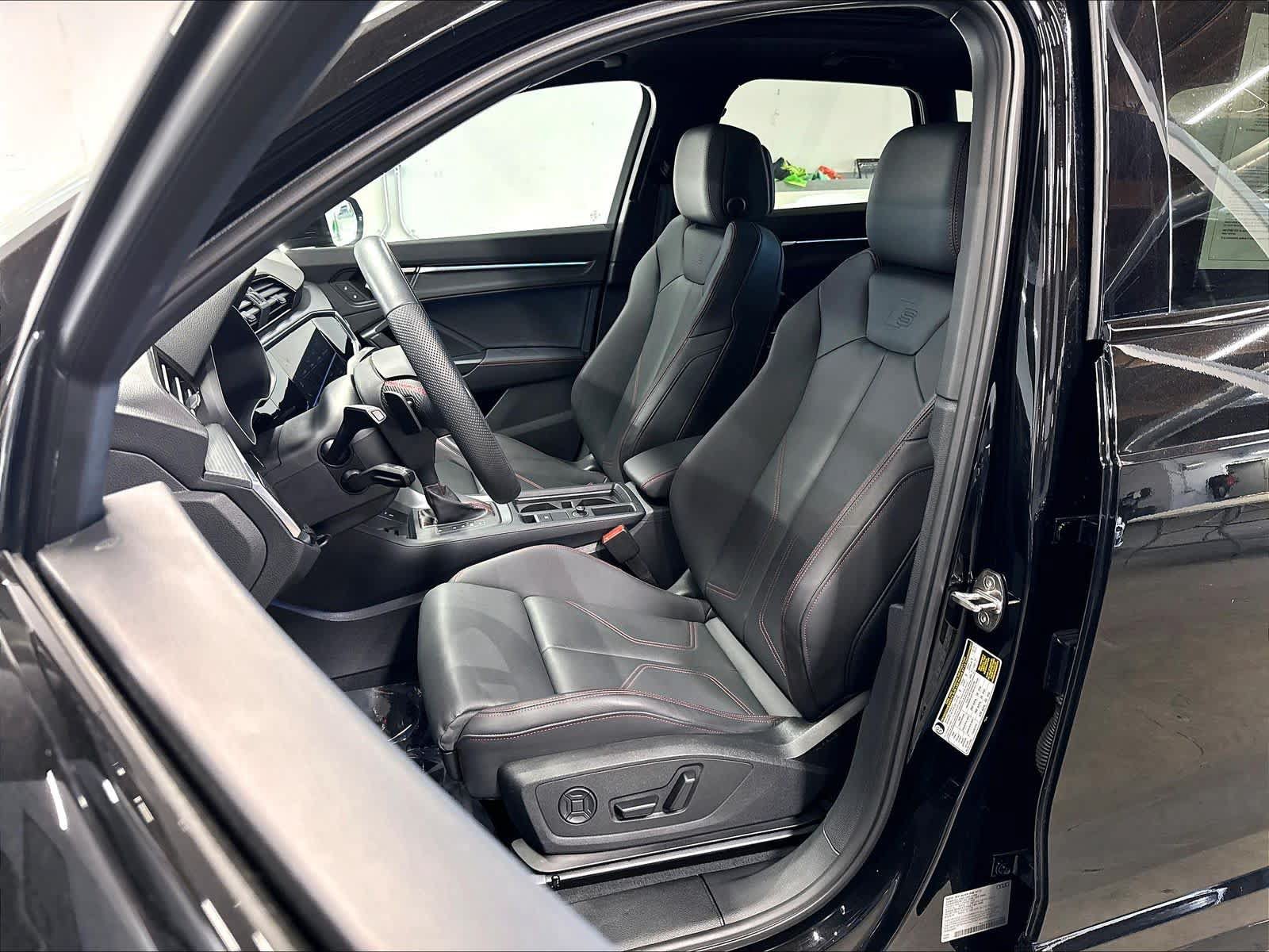 Certified 2025 Audi Q3 2.0T Premium Plus w/ Premium Plus Package AWD/4WD image 26