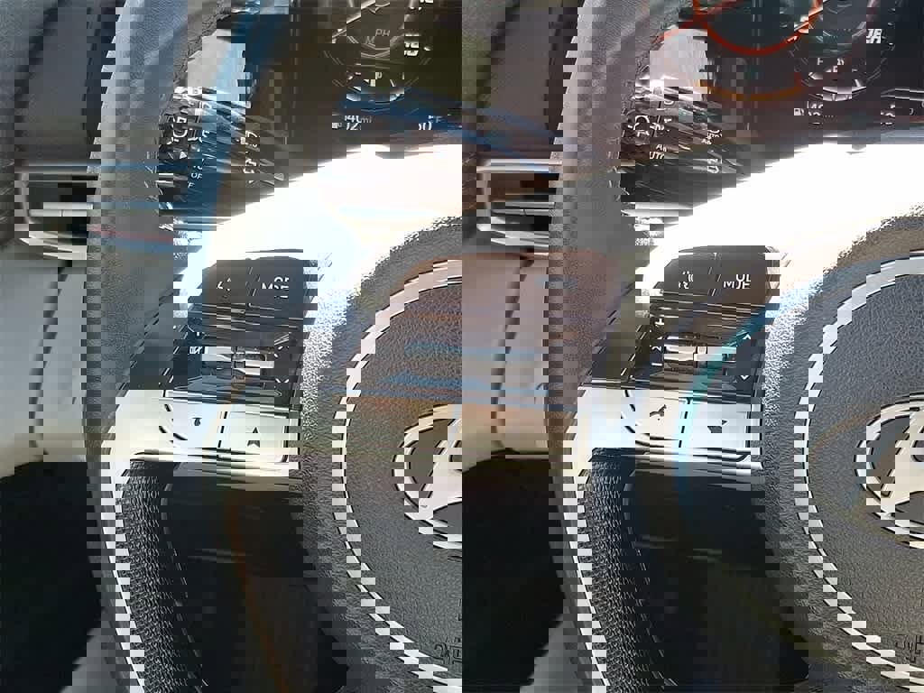 Used 2025 Hyundai Elantra Limited image 20