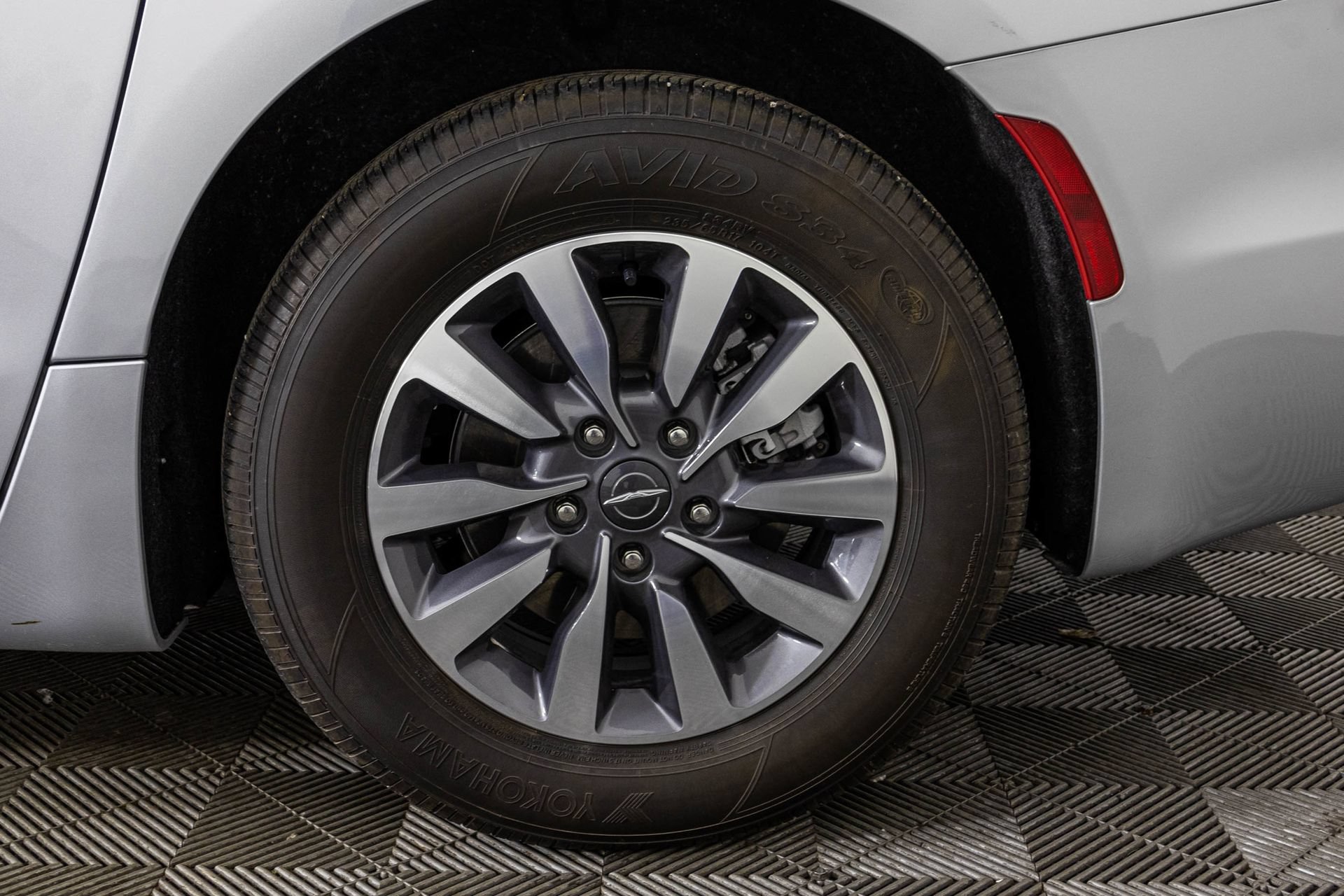 Used 2024 Chrysler Pacifica Limited FWD image 51
